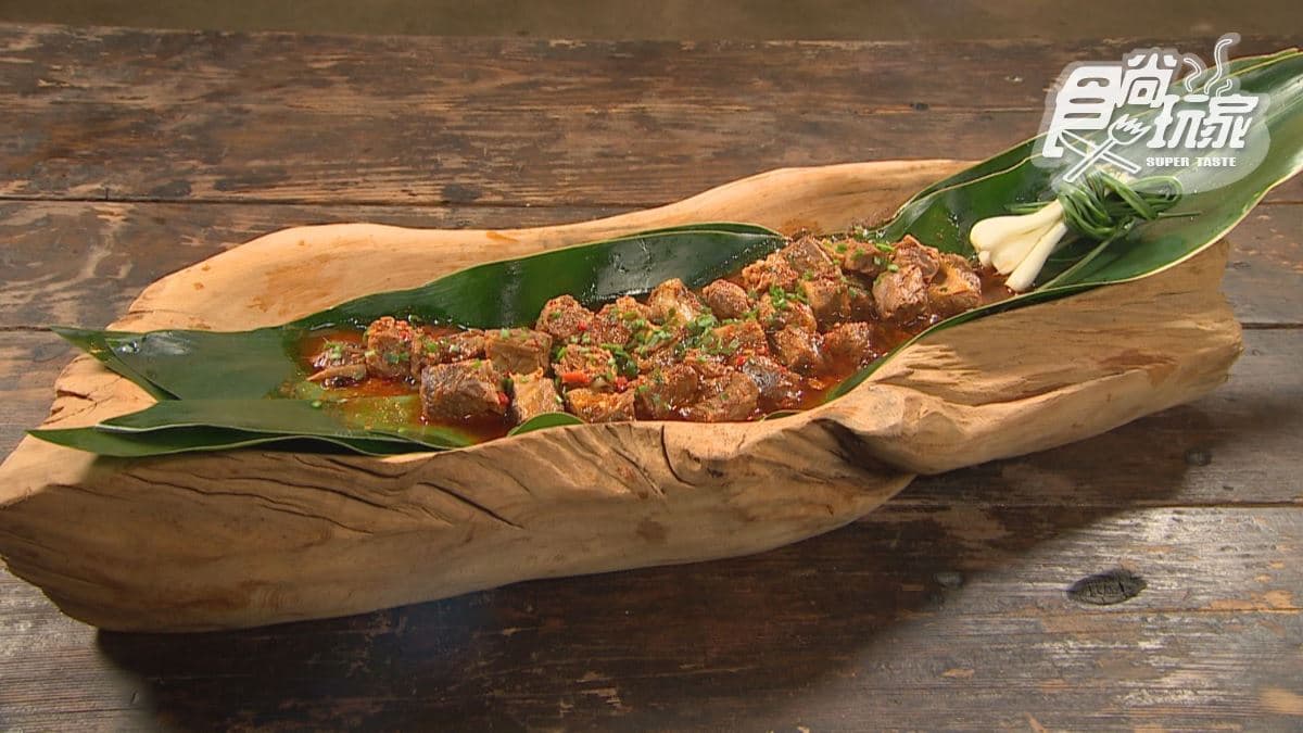 「馬告牛腩」馬告味很濃烈，也吃得到番茄的酸味。