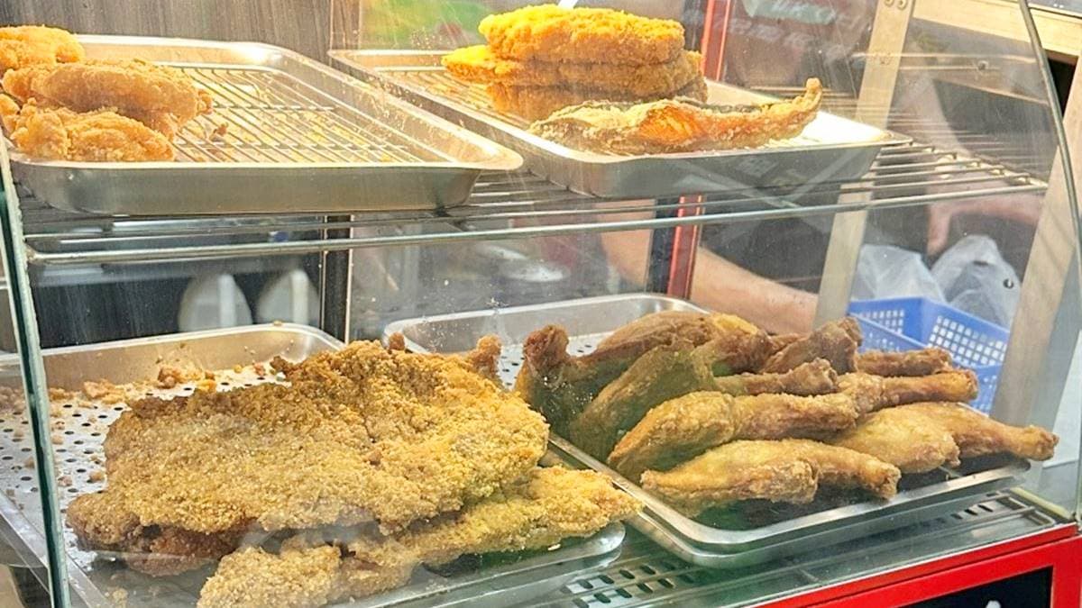 肉類有超過10種選擇，天天換１種也吃不膩。（圖片來源：高雄美食地圖）