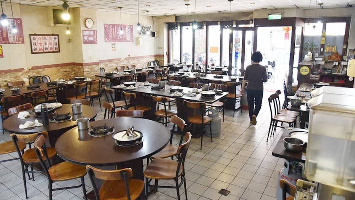 店面僅有１層樓，座位大多是４人以上，空間算是滿大的，乾淨明亮。（圖片來源：ELSA菲常好攝）