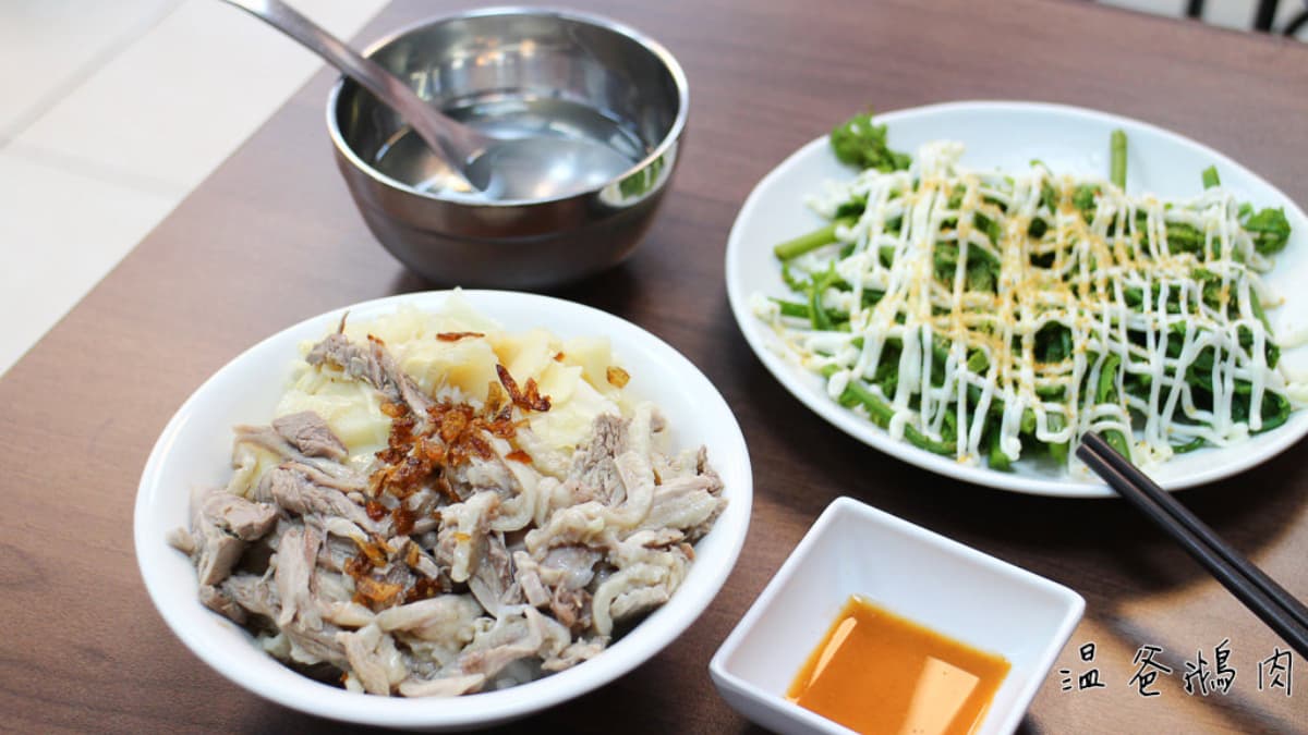 鵝肉飯伴隨著灑上的油蔥酥，讓飯吃起來香氣十足。（圖片來源：口袋吃吃五十咩）