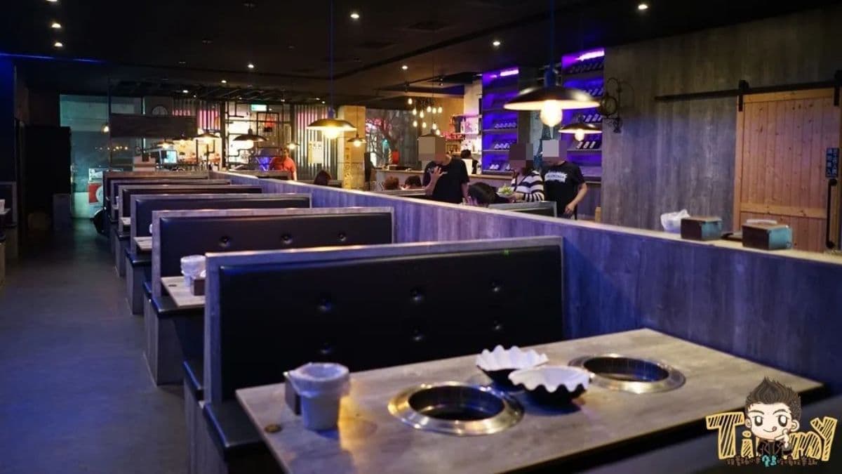 店內用餐空間寬敞，有６～８人的座位，人多人少來用餐都不是問題。（圖片來源：跟著踢小米吃喝玩樂趣）