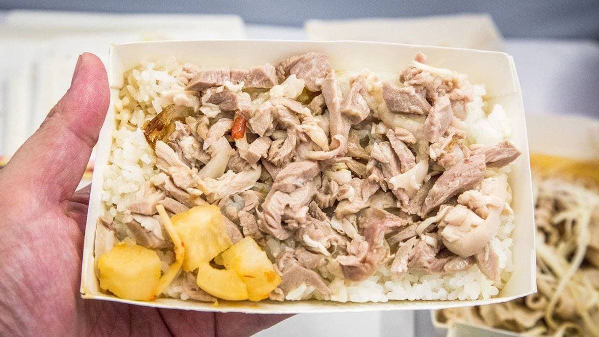 「火雞肉飯」香氣十足，米飯經過雞油的浸潤，吃起來滑順不乾口。（圖片來源：大手牽小手。玩樂趣）  