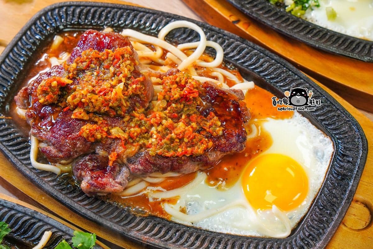 180元起爽吃自助吧!「高CP值牛排」加爆蔥海、香菜有夠狂,排餐加麵不加價 180元起爽吃自助吧!「高CP值牛排」加爆蔥海、香菜有夠狂,排餐加麵不加價