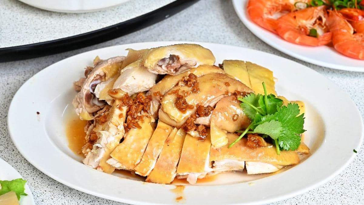 「招牌廣東白切雞」每一口都很入味，卻還是可吃到雞肉本身的甜味。（圖片來源：糖糖‘s 享食生活）