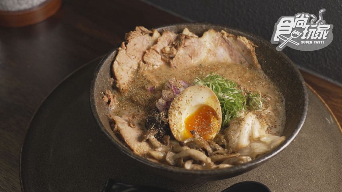 「煙拉麵」是全台唯一吃得到「蘋果木煙燻拉麵」的店。