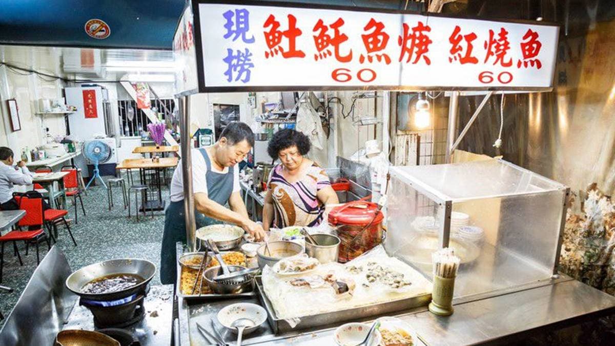「阿龍現撈土魠魚羹」位於嘉義市延平街上。（圖片來源：愛伯特吃喝玩樂全記錄）