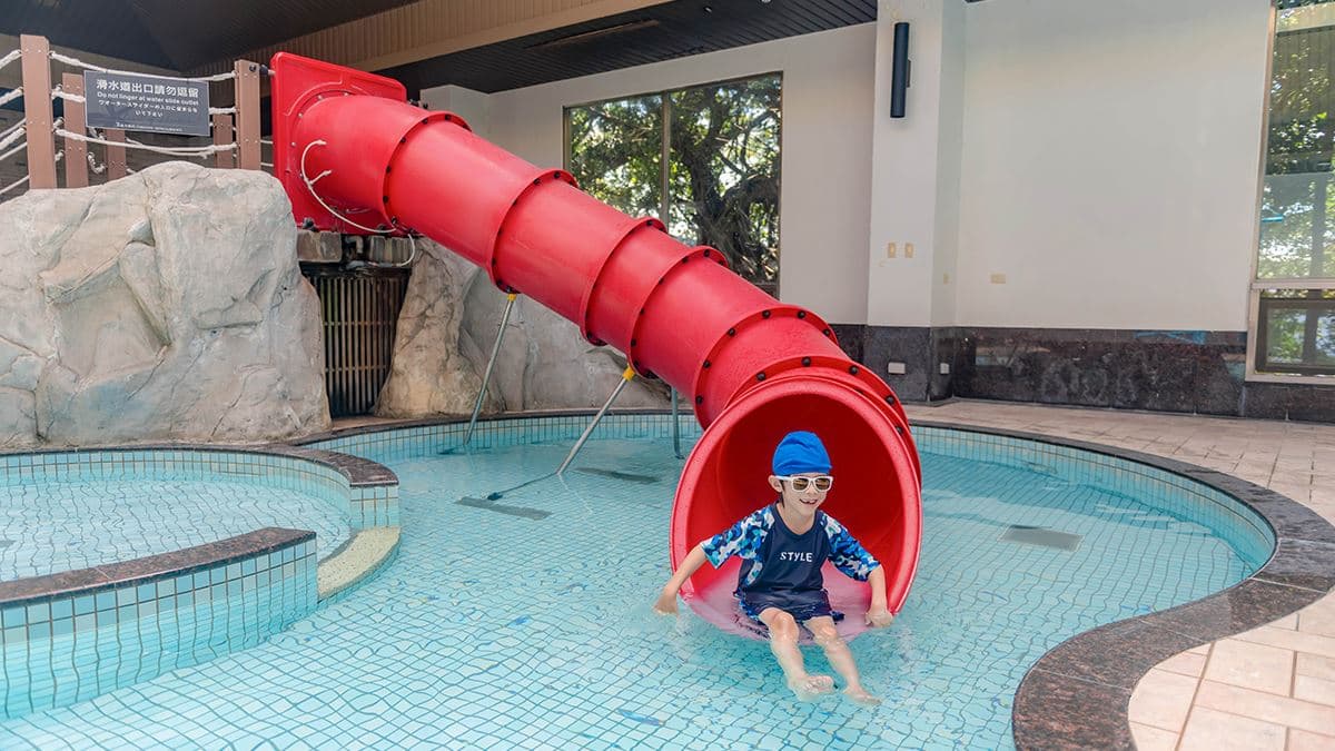 室內泳池有200坪，也很適合讓小朋友放電。（圖片來源：瑞貝卡一家）