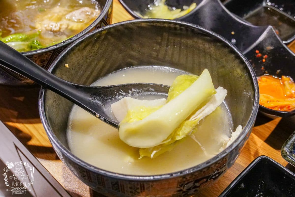 單身狗友善！台中超夯「單人燒肉」280元起開吃，自助吧免費供應小菜、飲料