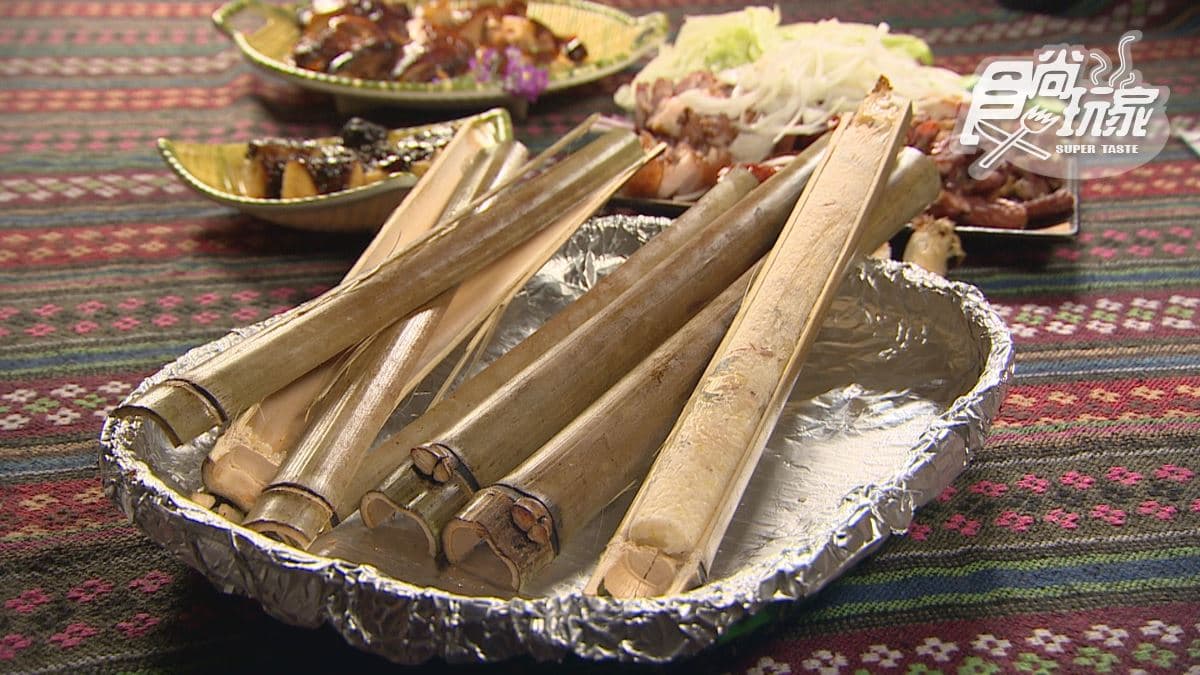 「竹筒飯」內含小米、糯米、絞肉、蝦米等，口感鹹甜交錯，保留了米的香氣和竹子的香味。