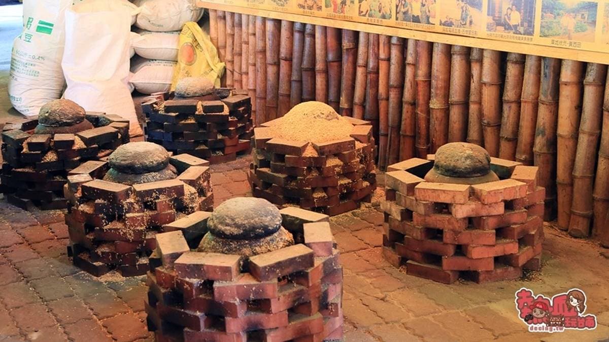 羊肉爐是透過土窯＋稻殼燉燻１天１夜而成。（圖片來源：熱血玩台南。跳躍新世界）