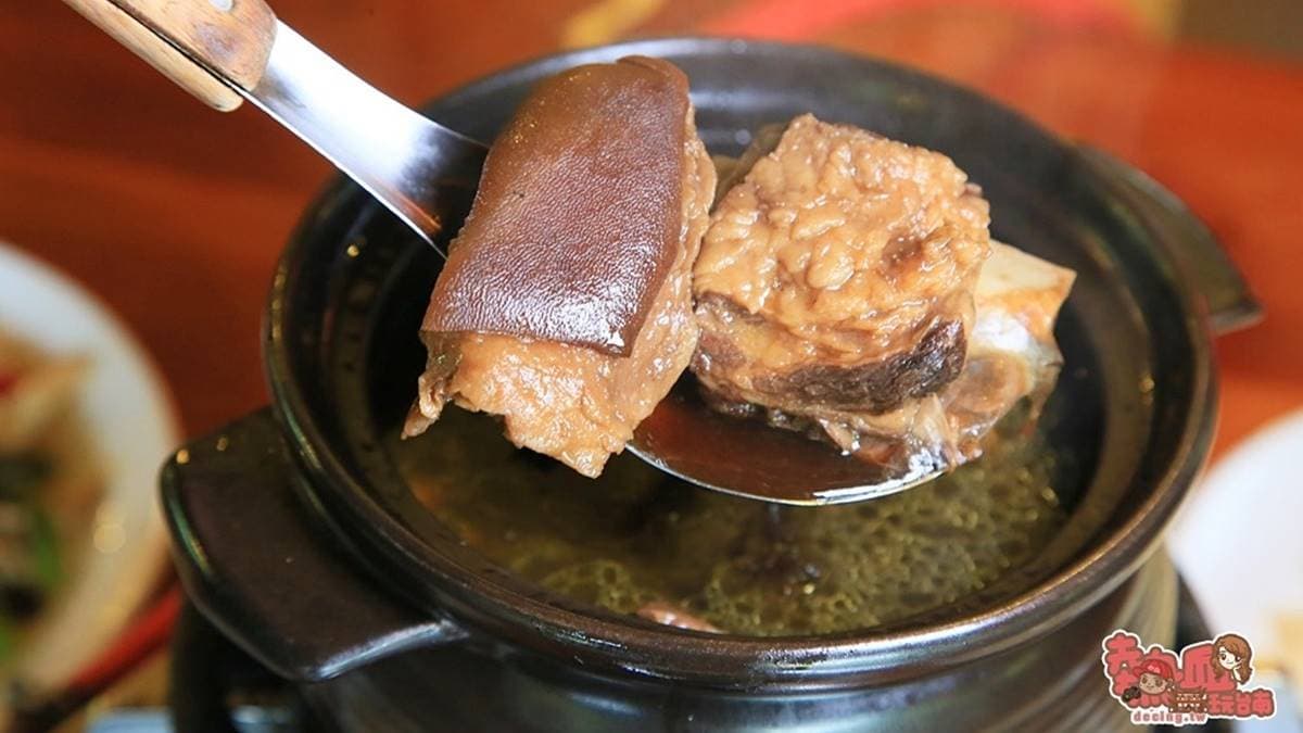 羊肉軟嫩，一點也沒騷氣，湯喝起來醇厚濃郁。（圖片來源：熱血玩台南。跳躍新世界）