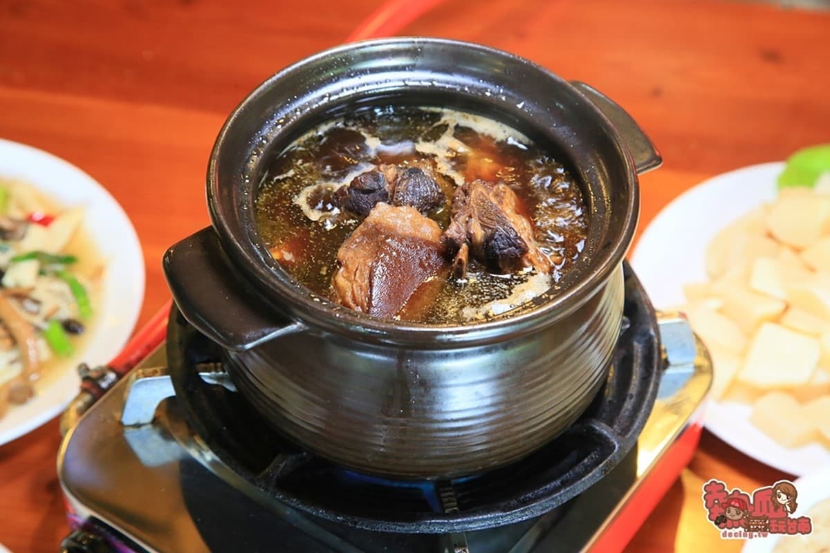 農村阿嬤味羊肉爐！傳統土窯煙燻１天１夜，偏僻藏山裡、還得米其林推薦