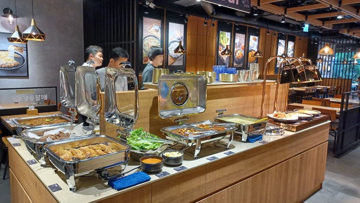 韓鍋料理吃到飽「江陵阿嬤강릉할매」進駐新店。（圖片來源：江陵阿嬤）