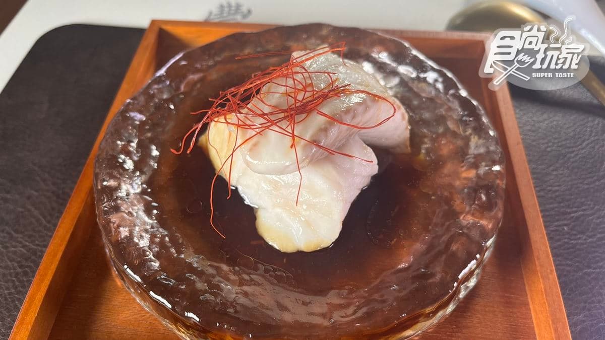 「清蒸墨瑞鱈」肉質非常軟嫩，魚油香氣濃郁。