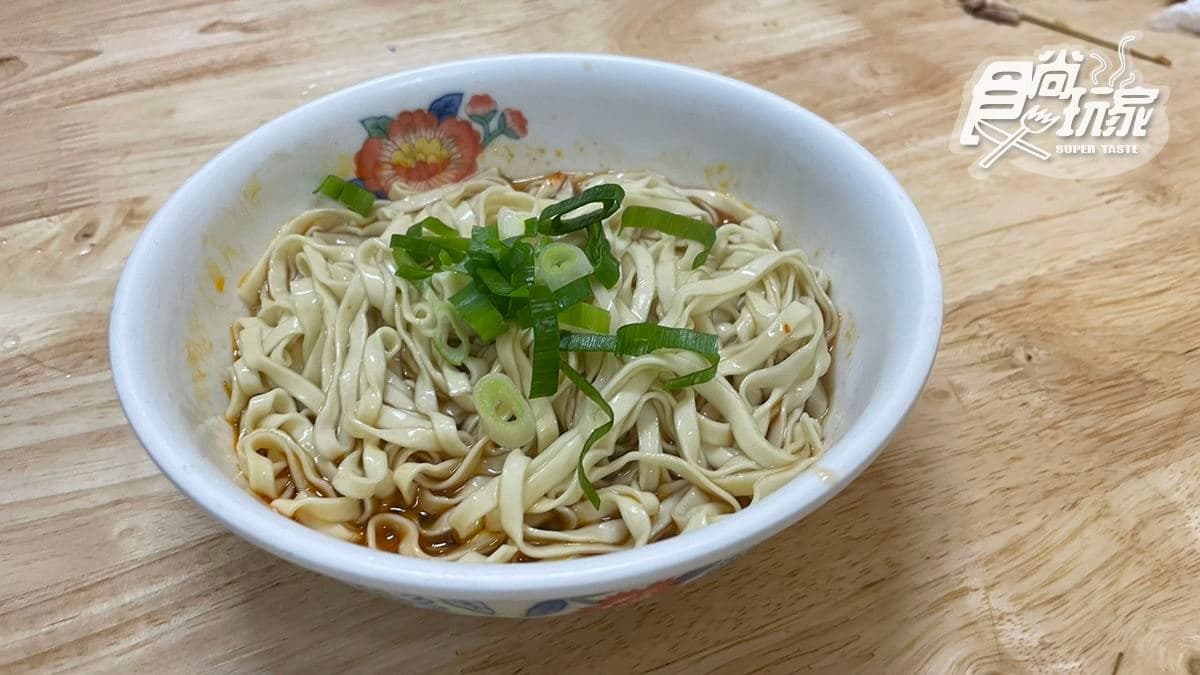 「老闆特調」是限量，加入了老闆特調的醬汁，具有麻辣的口感，想吃記得早點來。