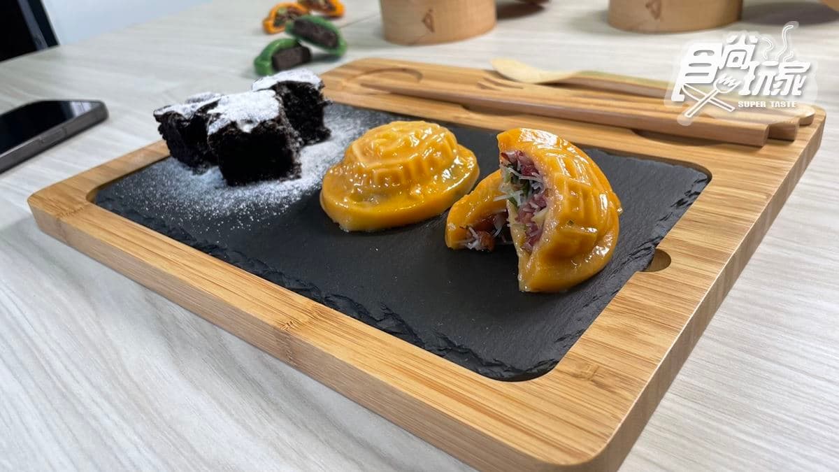 「國宴香鴨」內餡的鴨油香氣很迷人，口感豐富。