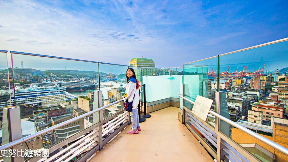 三角廣場景觀台視野超遼闊，能遠眺基隆港、俯瞰市景。（圖片來源：史努比遊樂園）