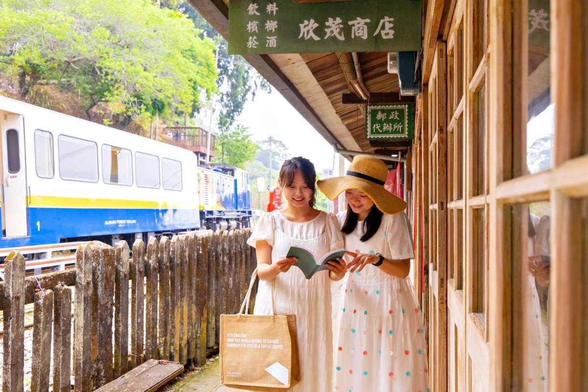 阿里山最新小火車5月啟航!獨家遊程熱賣中,住「嘉義新飯店」2天7千有找 阿里山最新小火車5月啟航!獨家遊程熱賣中,住「嘉義新飯店」2天7千有找