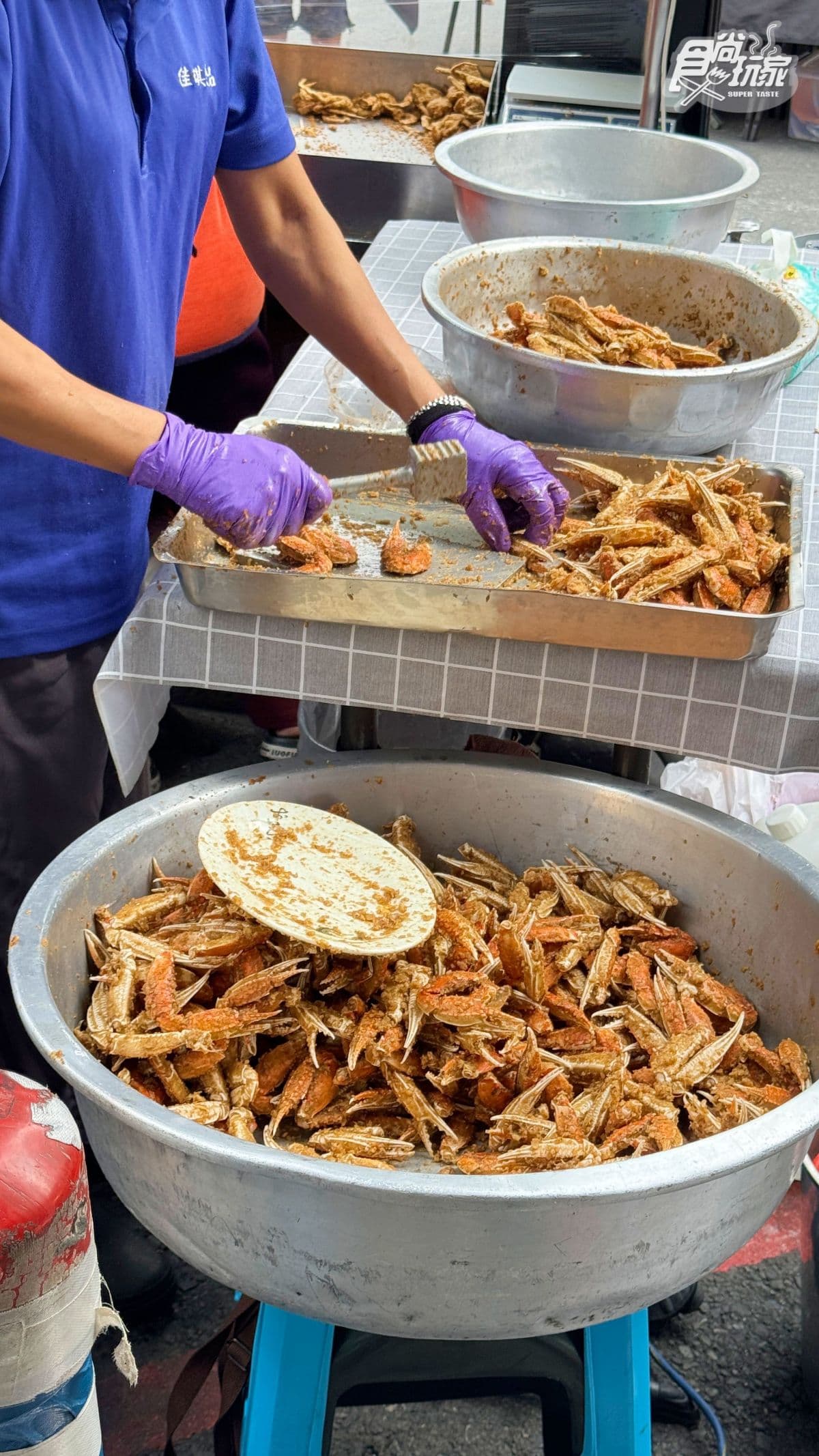 楠梓美食：三兄弟螃蟹｜夜市瘋排蒜味美食