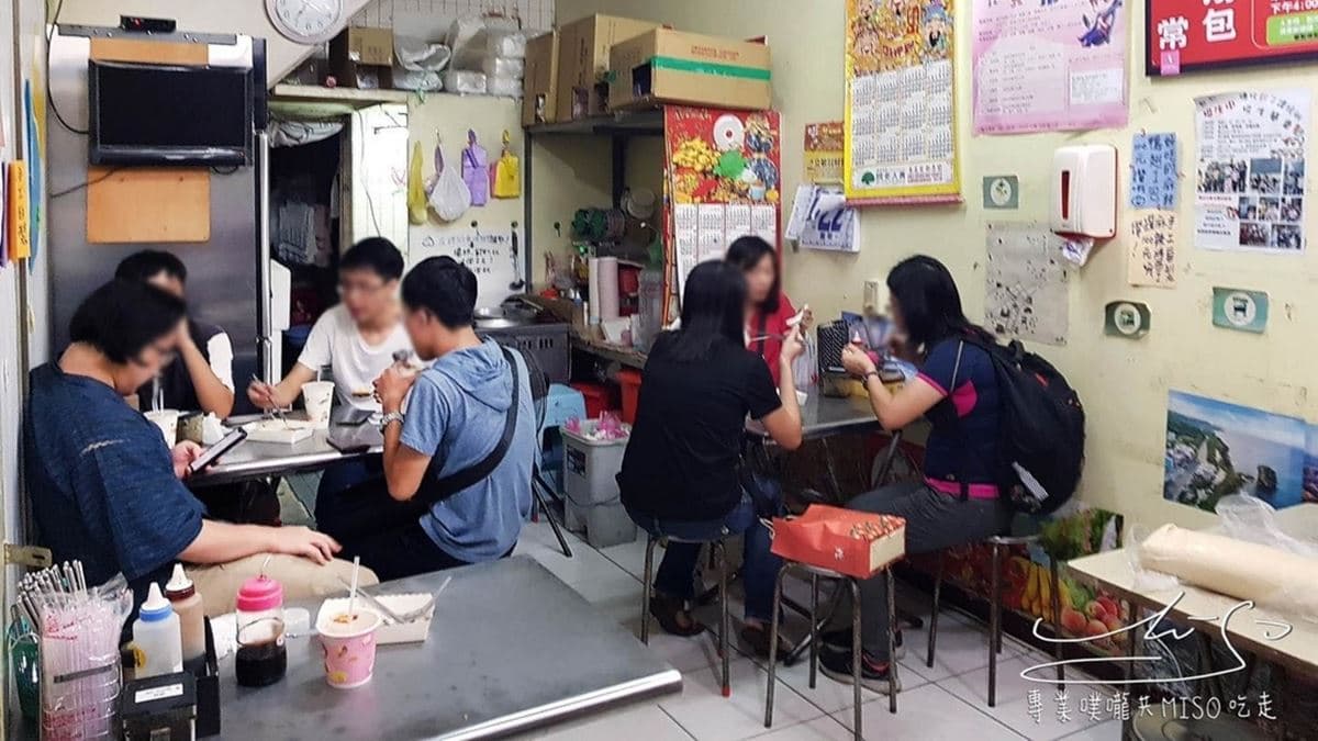 店內座位不多，大部分客人都是外帶為主。（圖片來源：專業噗嚨共Miso吃走）