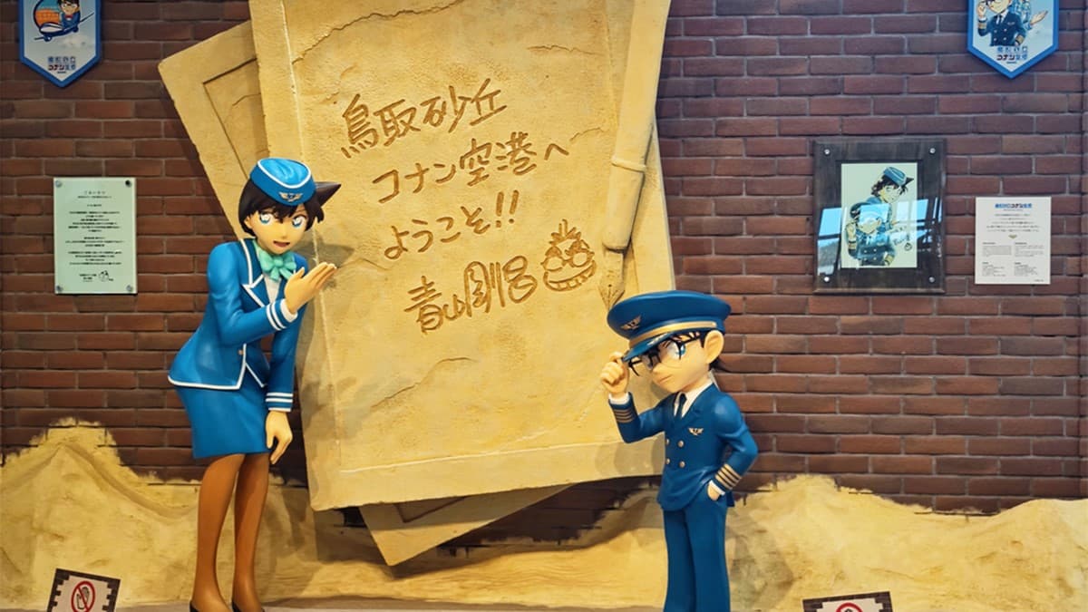 門口還有空姐造型的小蘭跟機長柯南。（圖片來源：帆帆貓A幸福旅行台）