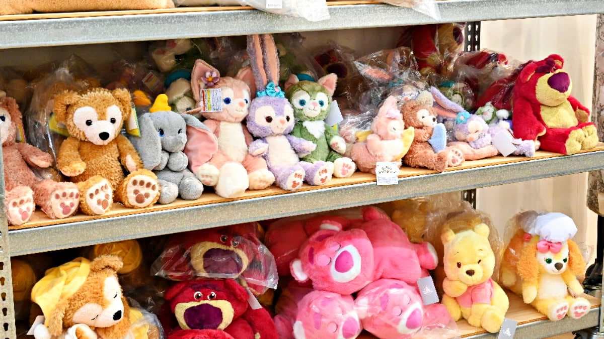 園區門市內販售多款迪士尼授權的正版公仔商品。（圖片來源：糖糖's 享食生活）