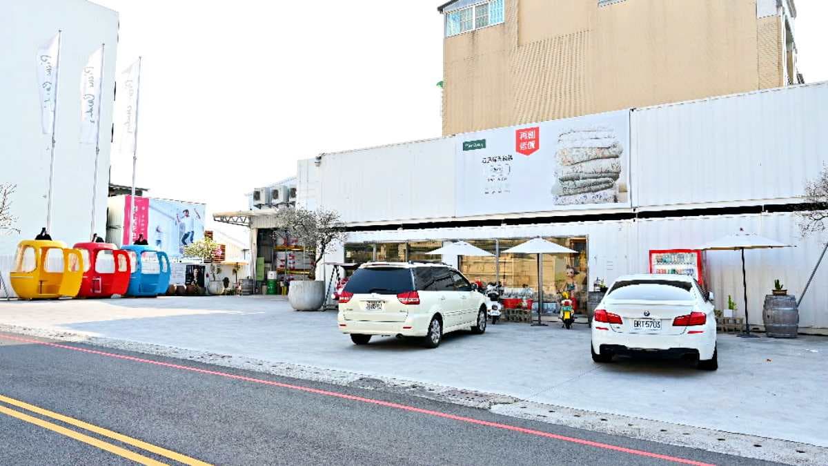 皮爾卡登寢具文創園區由41個白色貨櫃組成，是免門票景點。（圖片來源：糖糖's 享食生活）