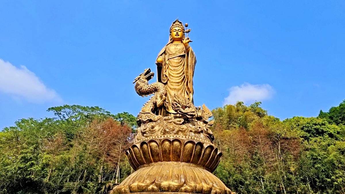 上方觀景台有巨大觀音像。（圖片來源：Yuki's Life）