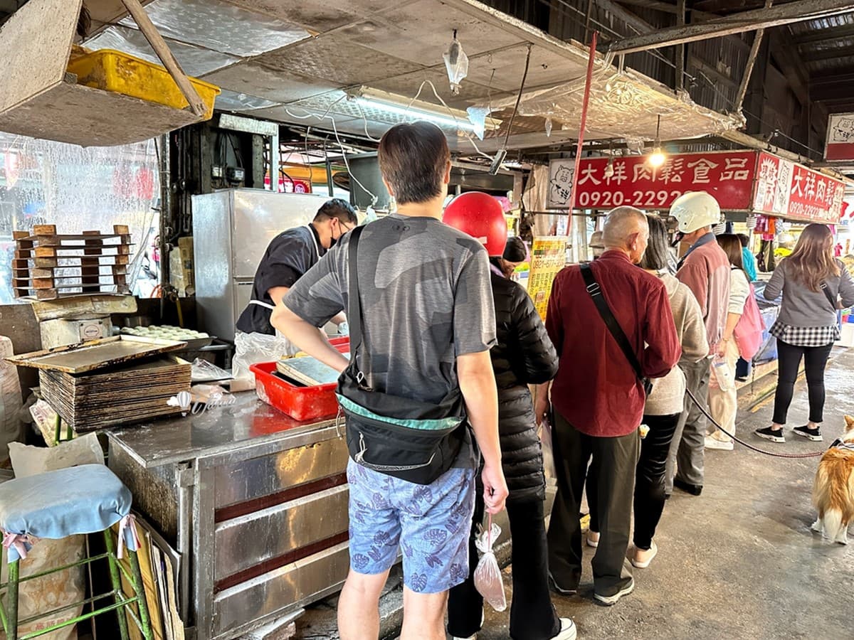 市場「15元夾餡大餐包」!低調隱藏版沒預訂吃不到,22元滿料麵包CP值超高 市場「15元夾餡大餐包」!低調隱藏版沒預訂吃不到,22元滿料麵包CP值超高