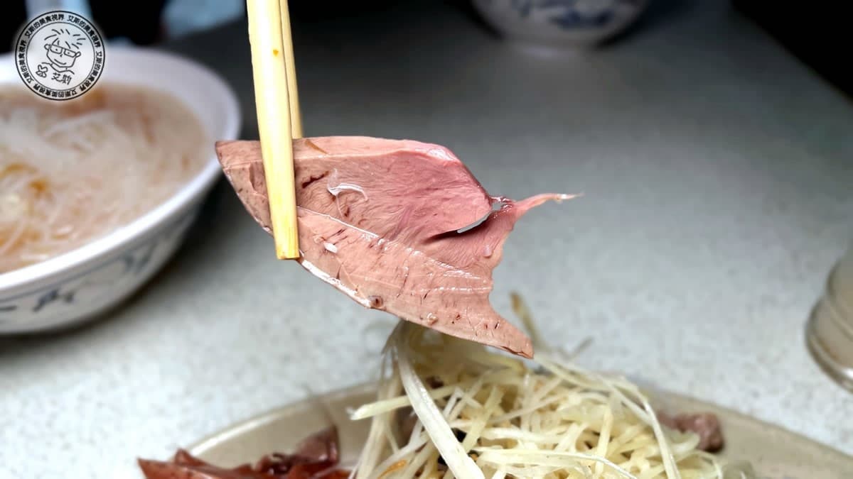 台北竟有「20元米粉湯」！隱身巷弄在地人才知道，佛心價黑白切好吃無雷