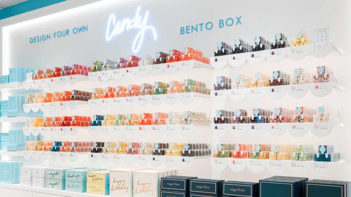 可自由選擇超過50種來自世界各地的軟糖和巧克力。（圖片來源：sugarfina）