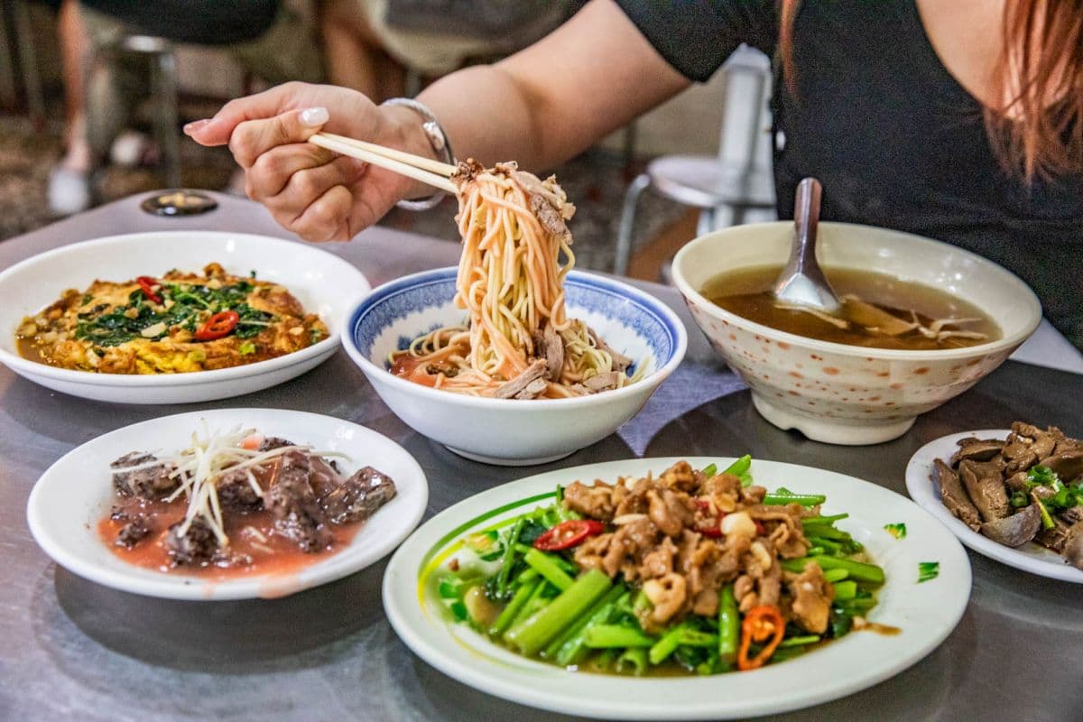嘉義不只雞肉飯！在地人激推「40元鴨肉麵」銅板價超佛，醬炒鴨肉激推必點