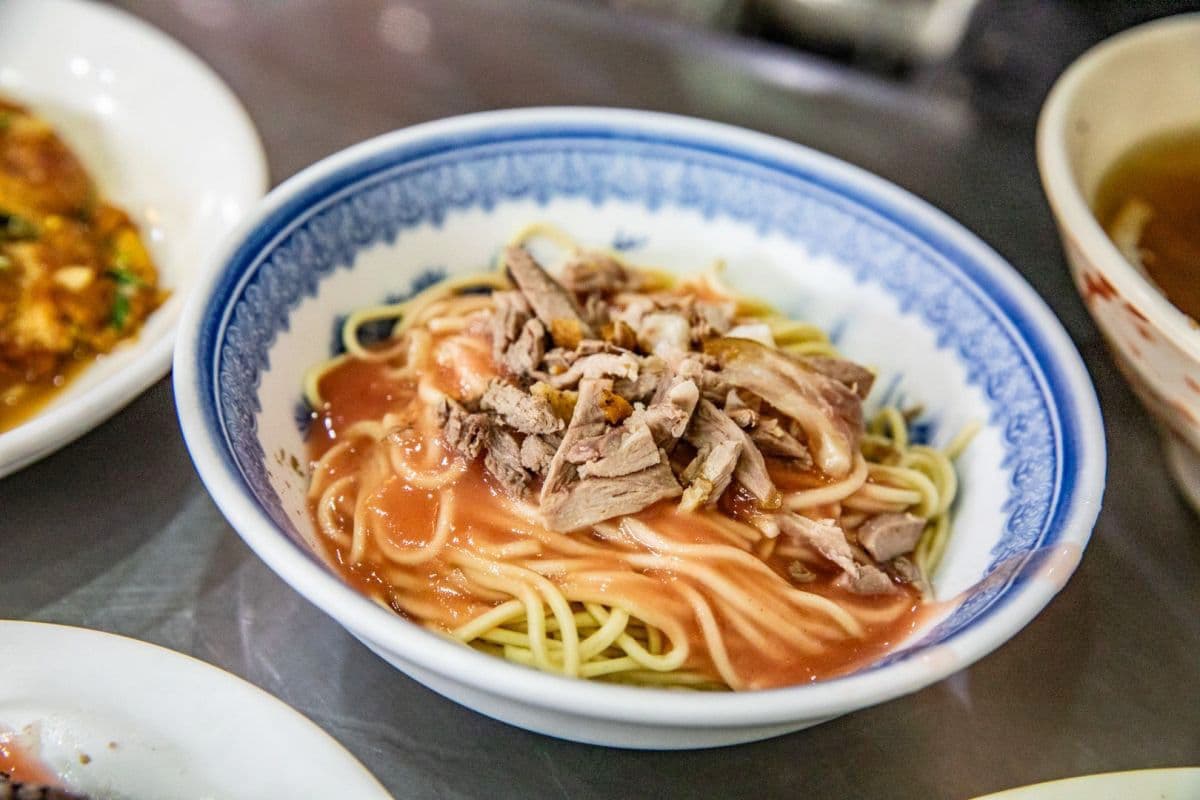 嘉義不只雞肉飯！在地人激推「40元鴨肉麵」銅板價超佛，醬炒鴨肉激推必點