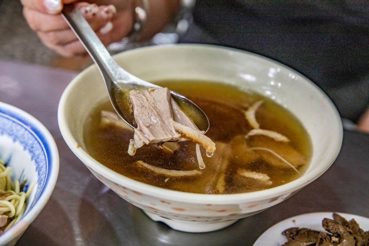 嘉義不只雞肉飯！在地人激推「40元鴨肉麵」銅板價超佛，醬炒鴨肉激推必點