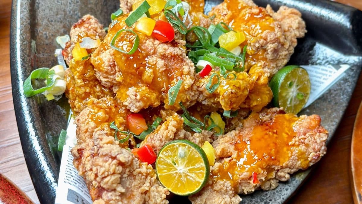 「橘汁炸雞」吃起來不只水潤，也很鮮嫩。（圖片來源：跟著Donna一起吃喝玩樂）