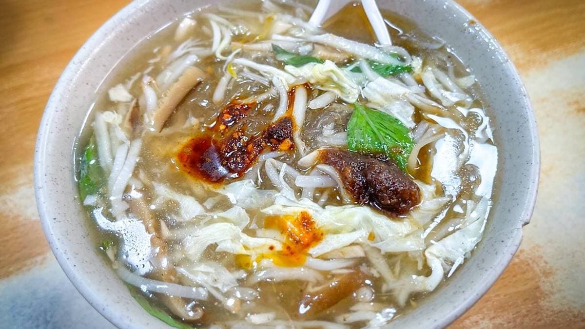 湯類也有「沙茶魷魚羹冬粉」可選擇。（圖片來源：陳小可的吃喝玩樂）