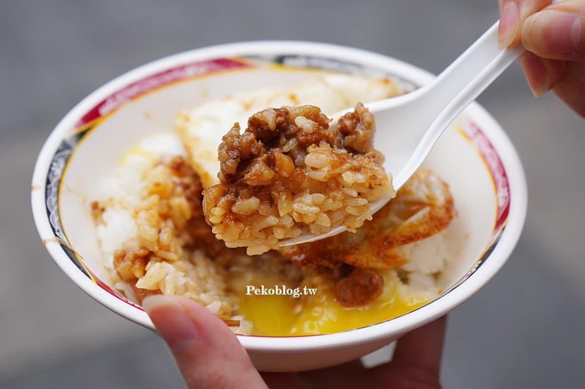 西門「滷肉飯扛壩子」是這家!超佛價格排隊人潮大爆滿,黃金蚵仔煎香酥焦脆 西門「滷肉飯扛壩子」是這家!超佛價格排隊人潮大爆滿,黃金蚵仔煎香酥焦脆
