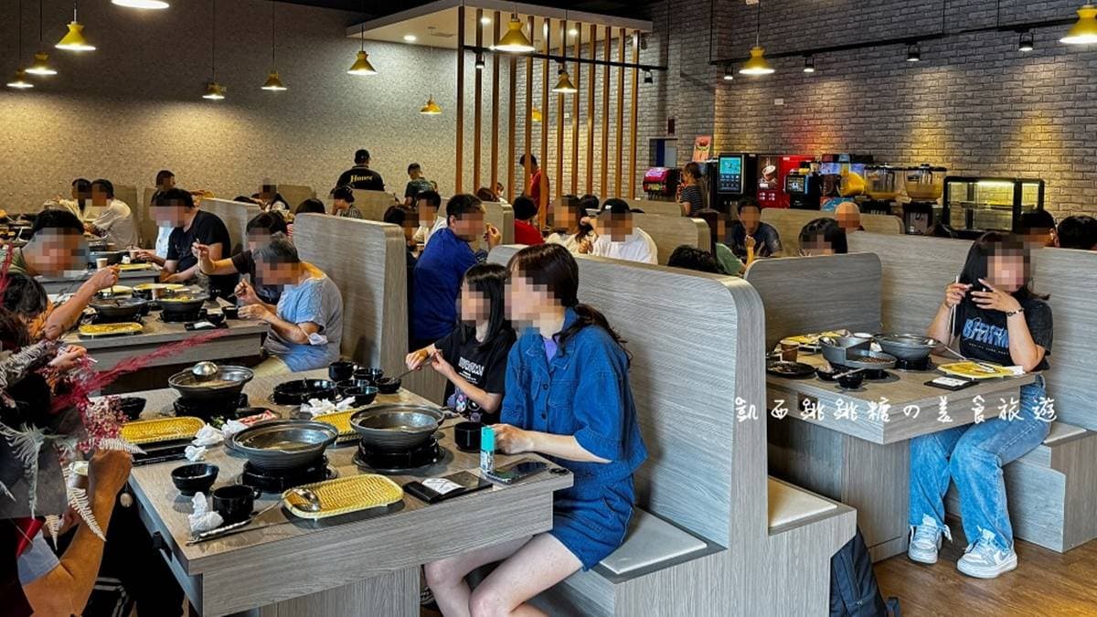 店面走道相當寬敞，座位是以４人桌為主，適合家庭親友聚餐。（圖片來源：凱西跳跳糖の美食旅遊）