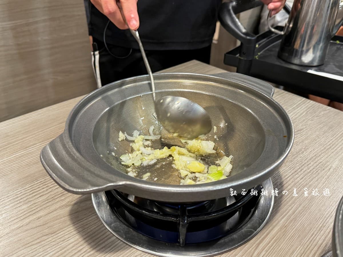198元起「火鍋自助吧吃到飽」！加價19元升級火烤兩吃，媽媽幾歲就送幾片肉