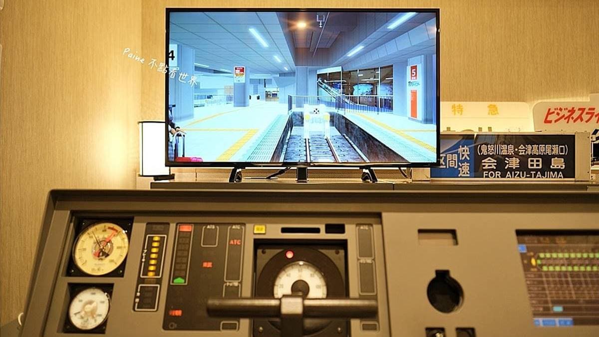 鐵道房內竟有電車模擬器可開。（圖片來源：小不點看世界）