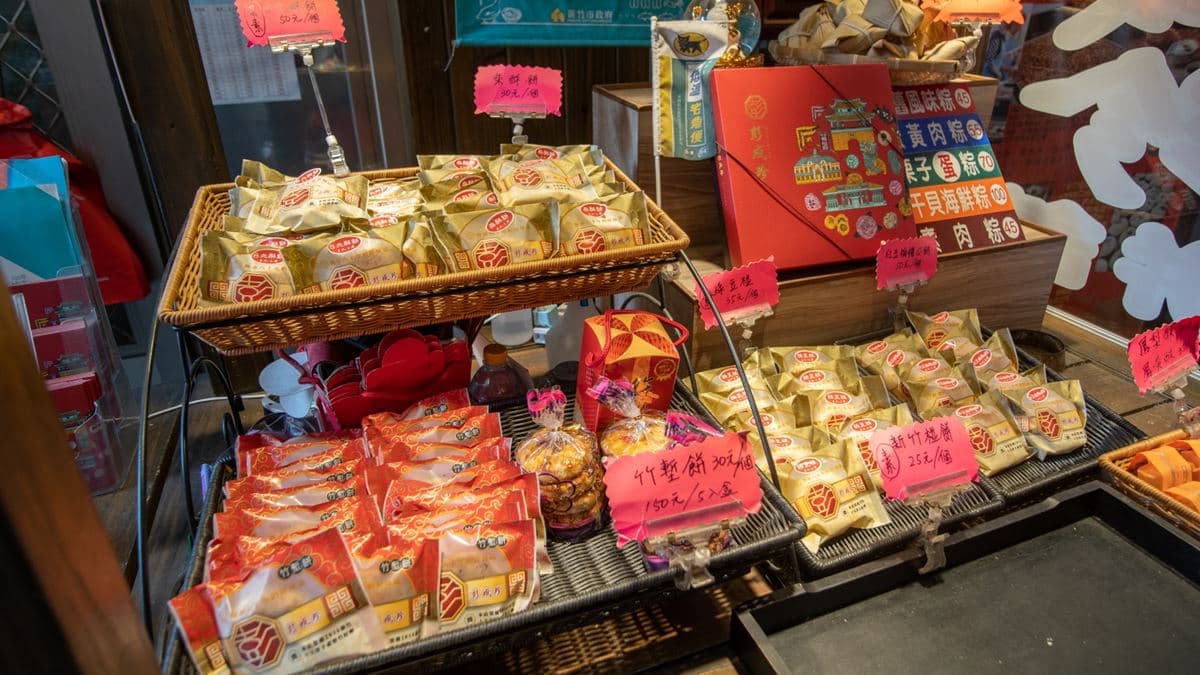 這裡有賣各式糕餅。（圖片來源：麥仔的食尚生活）