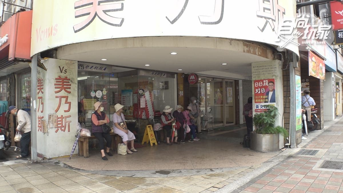 「新美乃斯食品行」是新竹的第一間西點店。