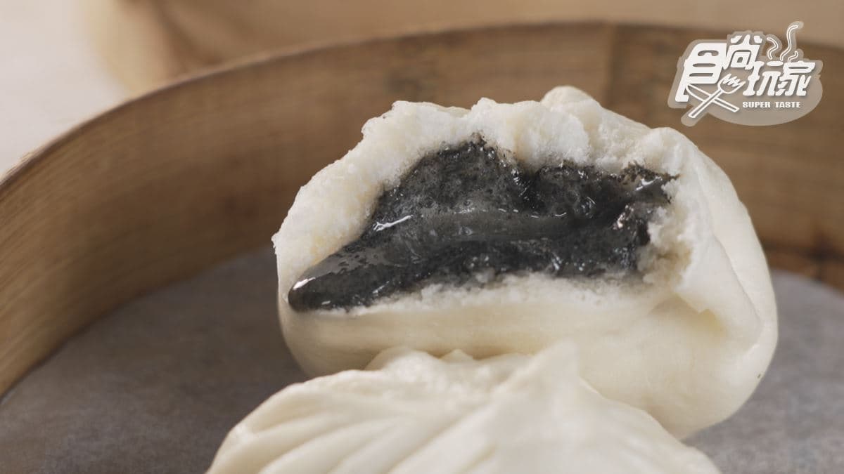 「芝麻流沙包」芝麻香味濃郁，不會過甜，適合芝麻控。
