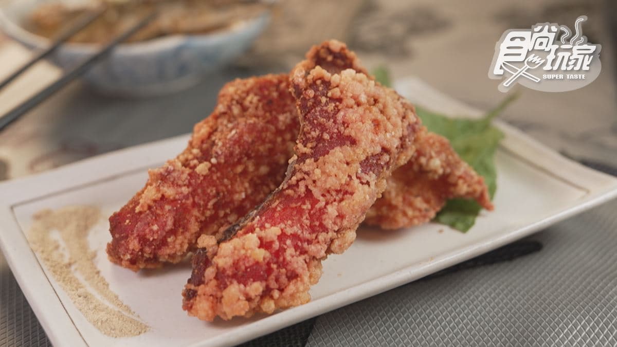 「紅糟鰻魚」帶皮的鰻魚有膠質和油脂的香味。