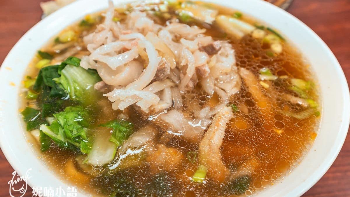 「榨菜肉絲麵」配料吃得出大火炒過的鍋氣，湯頭也是香醇美味。（圖片來源：妮喃小語）