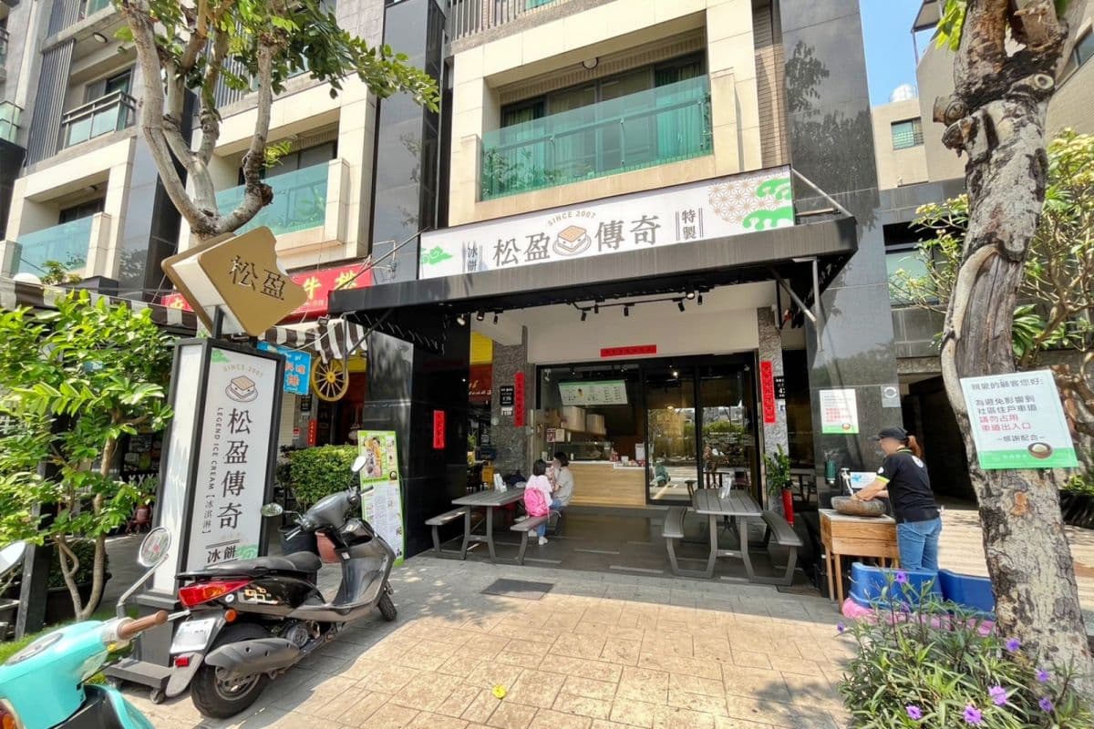 婆媽直接搬整箱!台中古早味「三明治冰餅」真材實料超厚切,再嗑手打冰淇淋 婆媽直接搬整箱!台中古早味「三明治冰餅」真材實料超厚切,再嗑手打冰淇淋