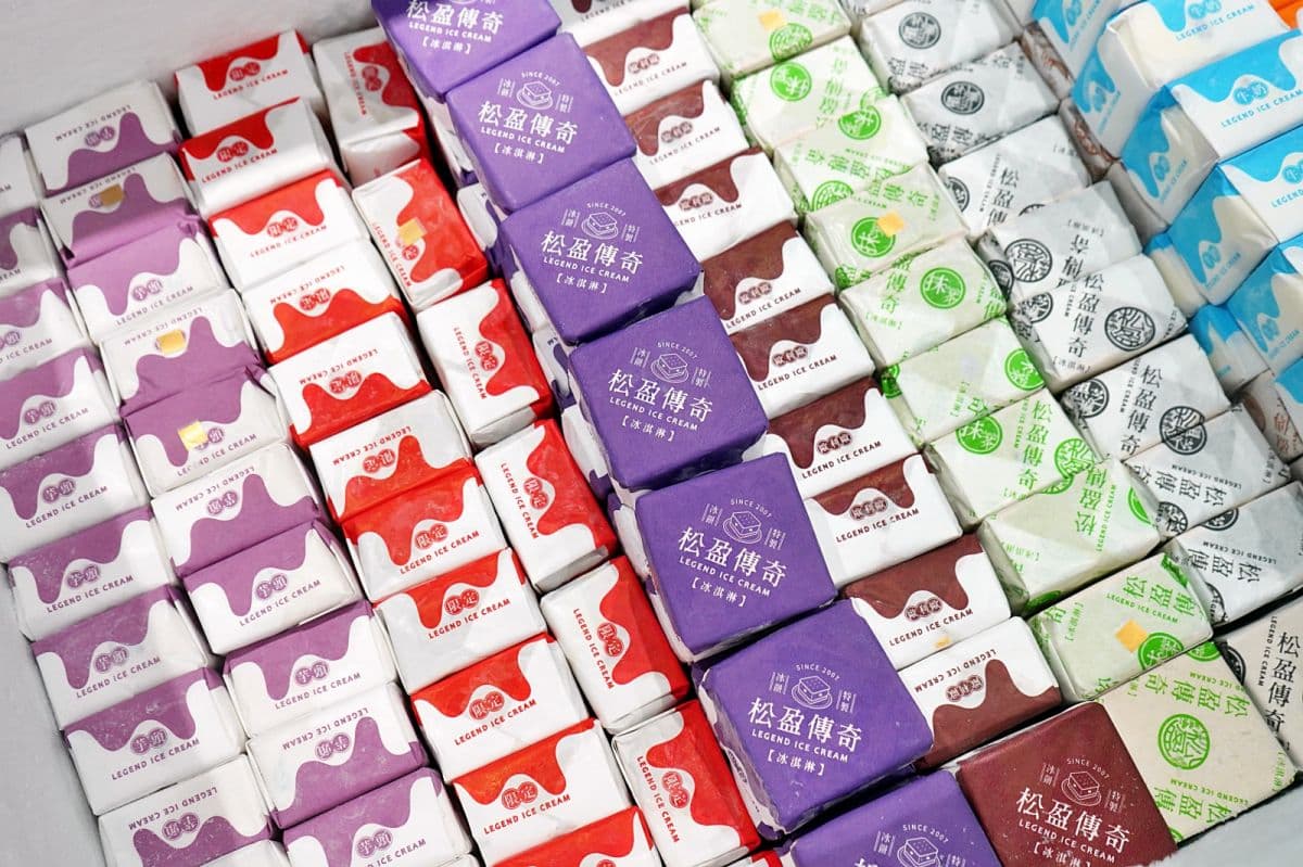 婆媽直接搬整箱!台中古早味「三明治冰餅」真材實料超厚切,再嗑手打冰淇淋 婆媽直接搬整箱!台中古早味「三明治冰餅」真材實料超厚切,再嗑手打冰淇淋