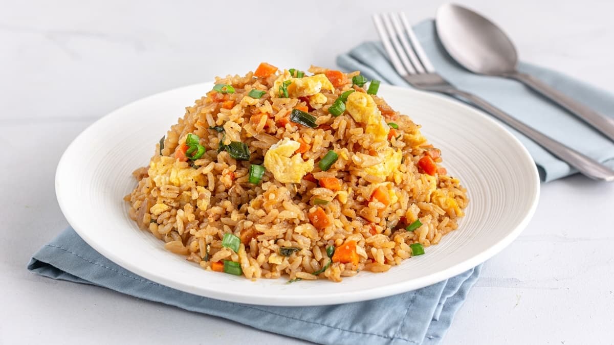 炒飯一定要用隔夜飯?內行人打臉電影《食神》,曝3技巧更會粒粒分明