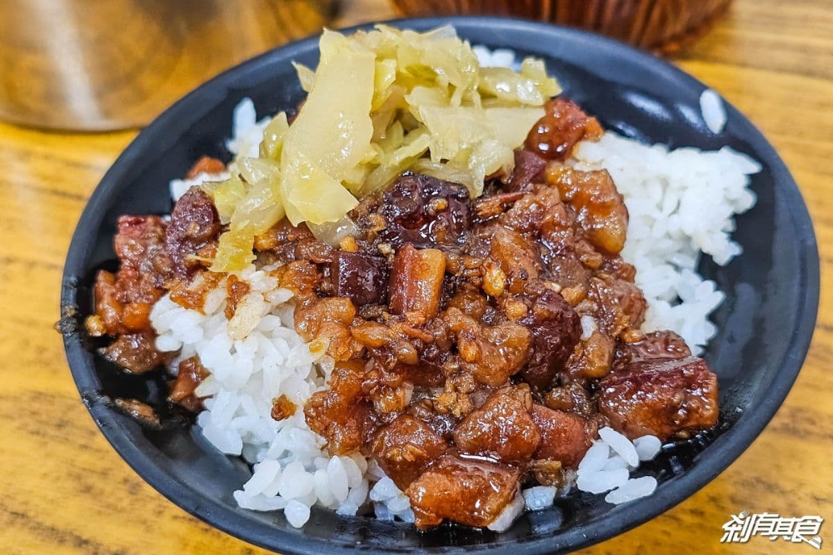 台中必吃麻芛美食!南屯老街必吃TOP8:香Q蜜地瓜、百年糕餅、銅板價麵店 台中必吃麻芛美食!南屯老街必吃TOP8:香Q蜜地瓜、百年糕餅、銅板價麵店