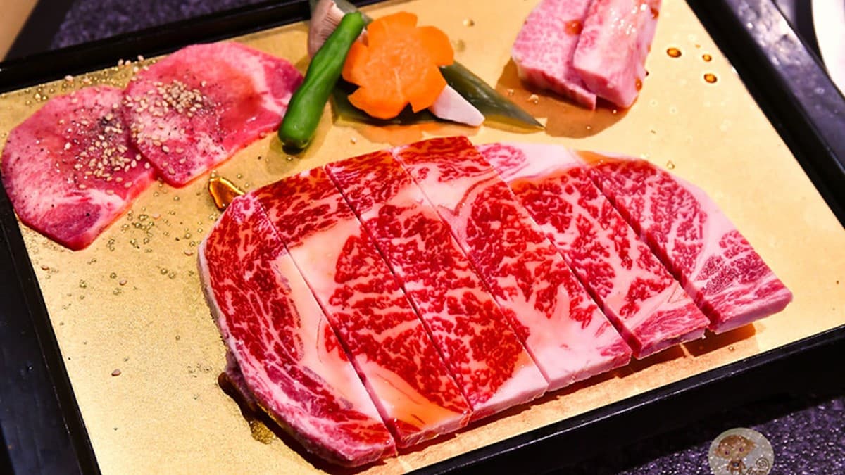 黑毛和牛油花超美，讓肉控狂喜。（圖片來源：阿MON世界趴趴走）